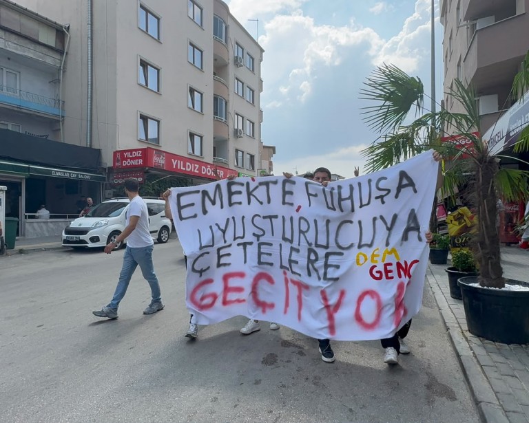Gençlerden uyuşturucu, fuhuş ve çeteleşmeye karşı yürüyüş 
