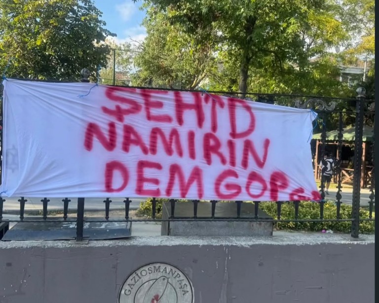 İstanbul'da pankart asan gençler adli kontrol şartıyla serbest 